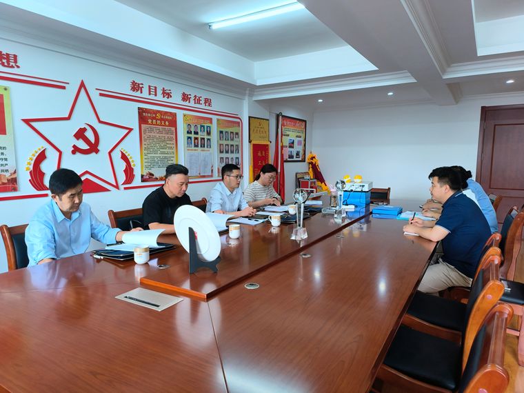 6月5日下午，安慶市市場(chǎng)監(jiān)督管理局及縣局一行領(lǐng)導(dǎo)到公司指導(dǎo)合同檔案管理工作。